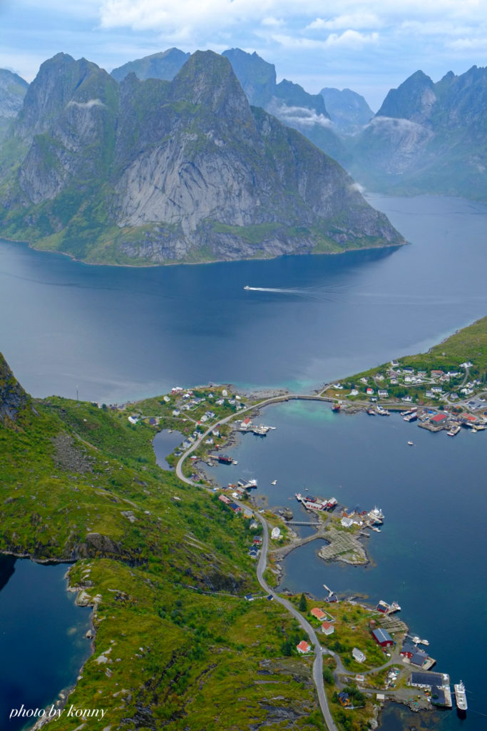 【ノルウェーの最も美しい村】レーヌ「Reine」ロフォーテン諸島の息をのむような絶景｜世界の美しい村案内人